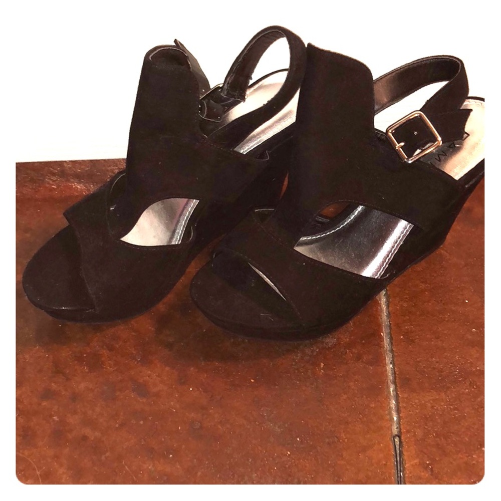 Black Wedges